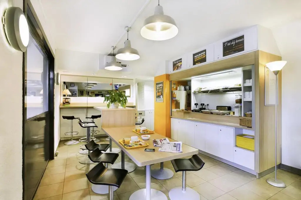 hotelF1 Aulnay le Blanc Mesnil Garonor A3
