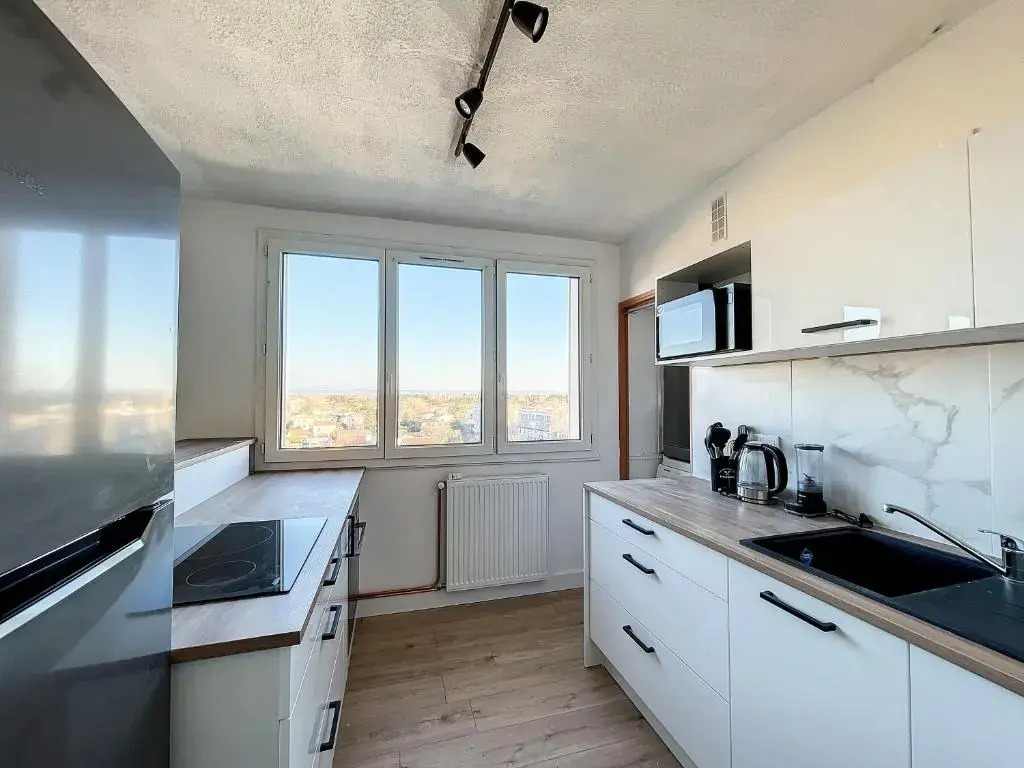 Agréable appartement 4 pièces, vue Mont Ventoux, proche remparts