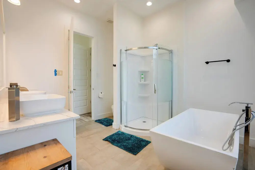 Spacious Lake Highland Townhome W/ Pool!