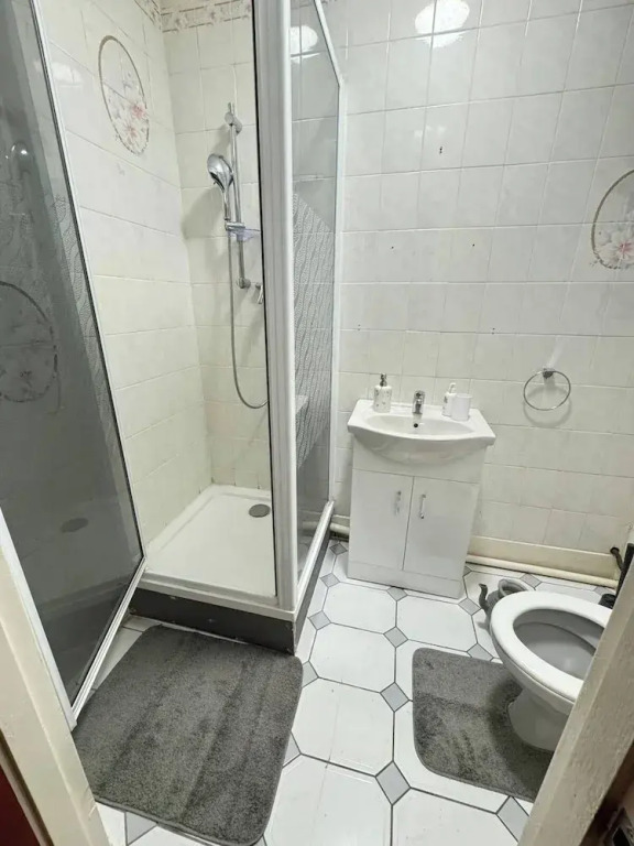 Charming Luton Home for Families & Business Stays