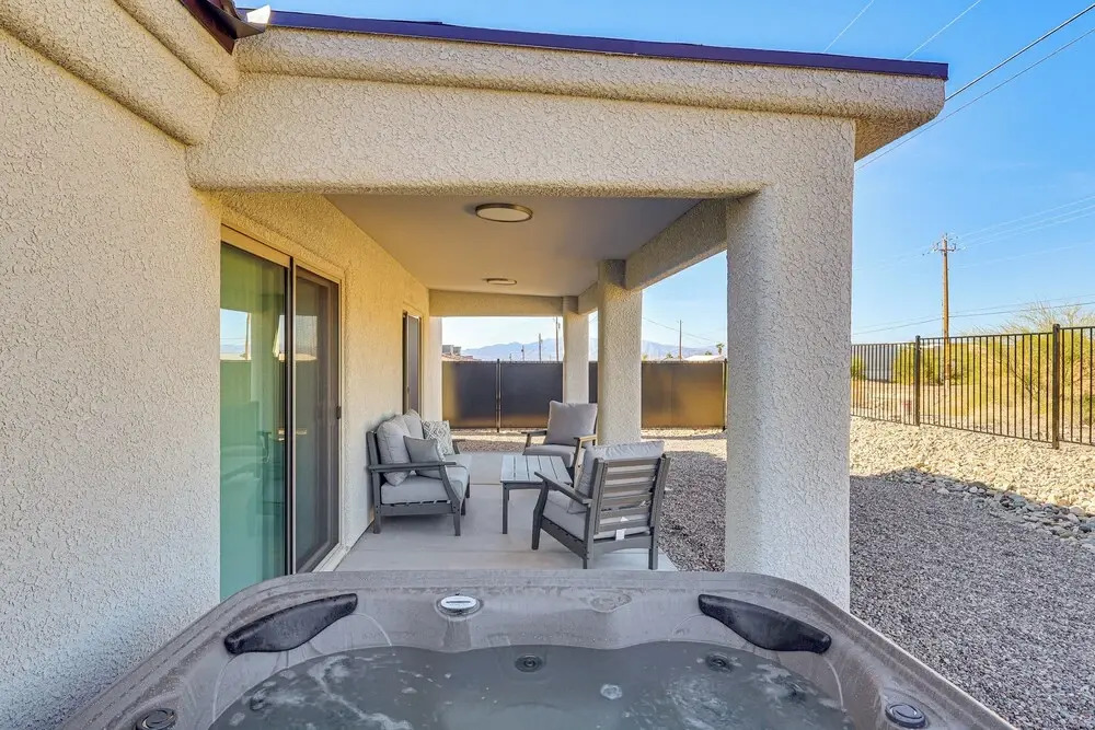 4 Mi to Lake Havasu State Park! Retreat w/ Hot Tub