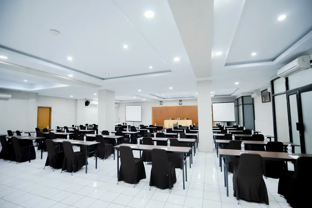 Cakra Kembang Hotel