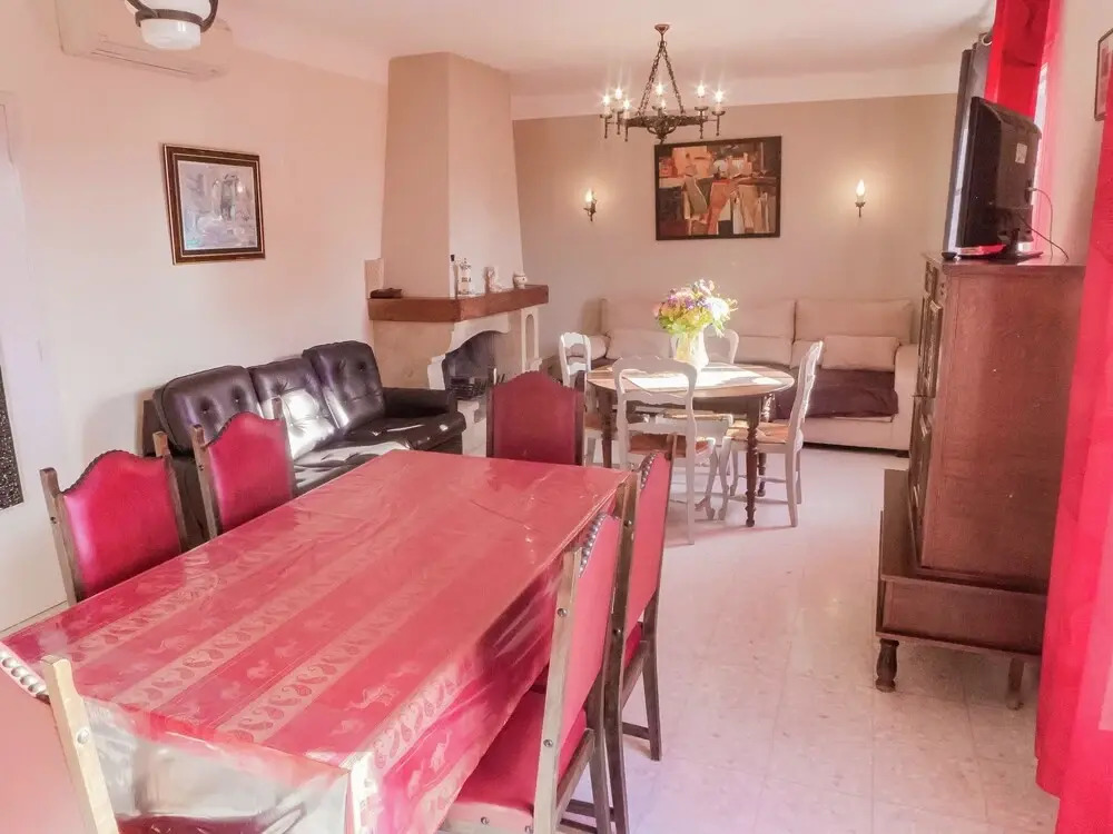 Attractive Villa in Roquemaure With Swimming Pool