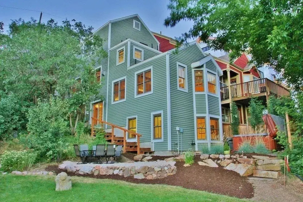Park City Ontario Manor