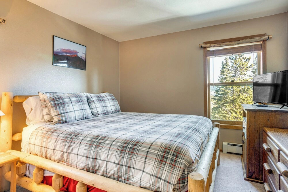 10 Mi to Keystone: Updated Mtn-view Condo