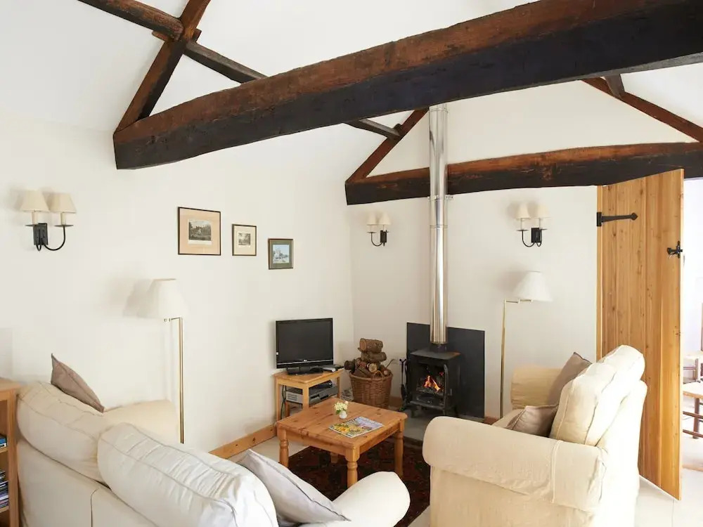 Delightful two Bedroom Converted Coach House in the Grounds off a Farm
