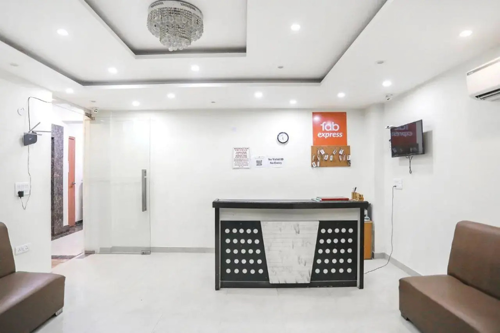FabExpress Royal Stay