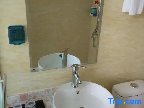 Yunyang Wangzhong Business Hotel