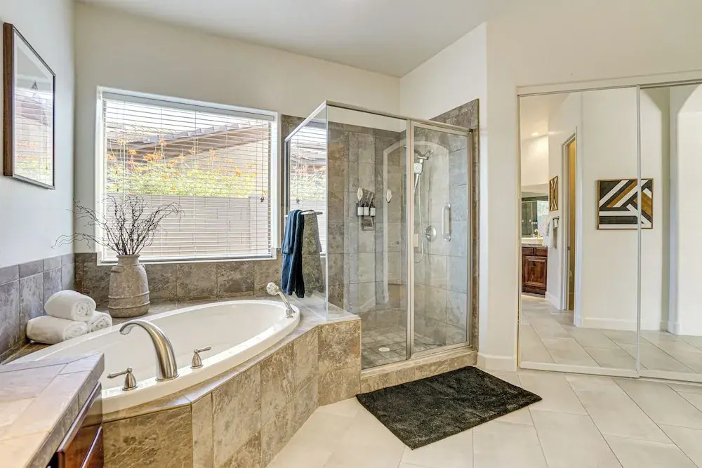 Outdoor Oasis: Spacious Family Escape in Goodyear!