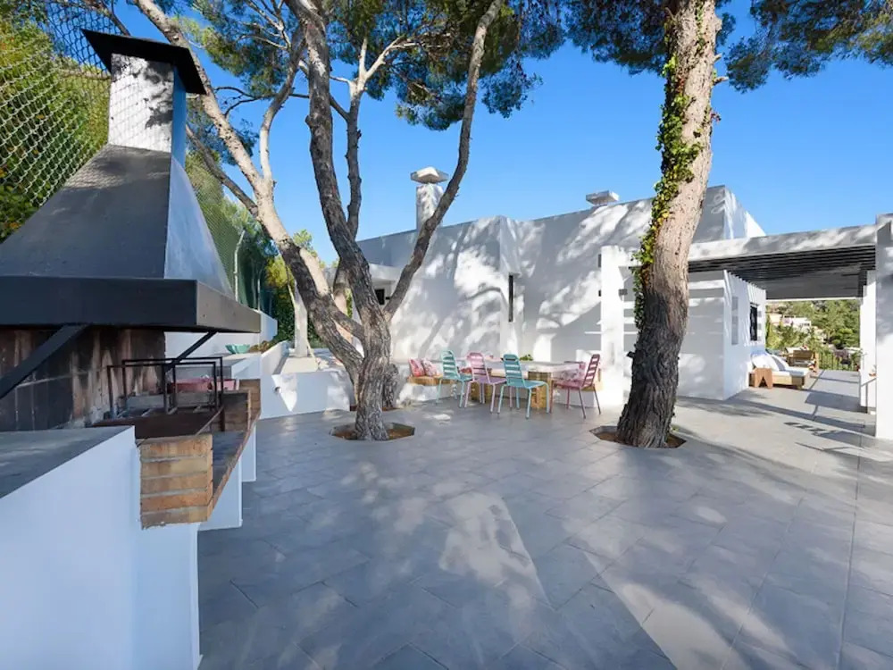 Posh Holiday Home With Pool, Library & Scenic Views in Jesus