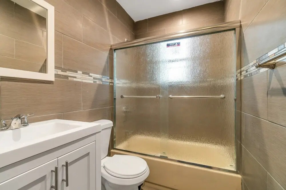 Comfy Queens Home - Just Minutes From Jfk Airport! 3 Bedroom Apts by Redawning
