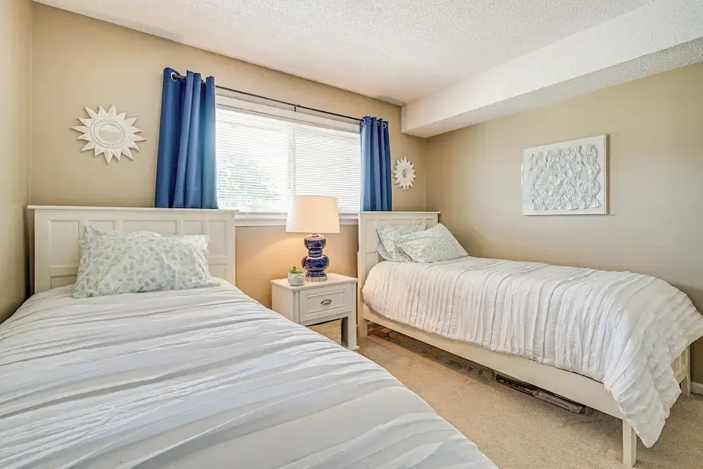 Breezy Carolina Beach Condo w/ Balcony & Pools!