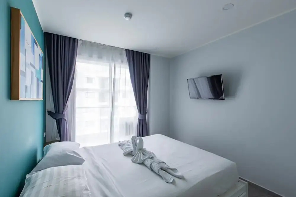 Pool View 1 Bed Apt T2-720