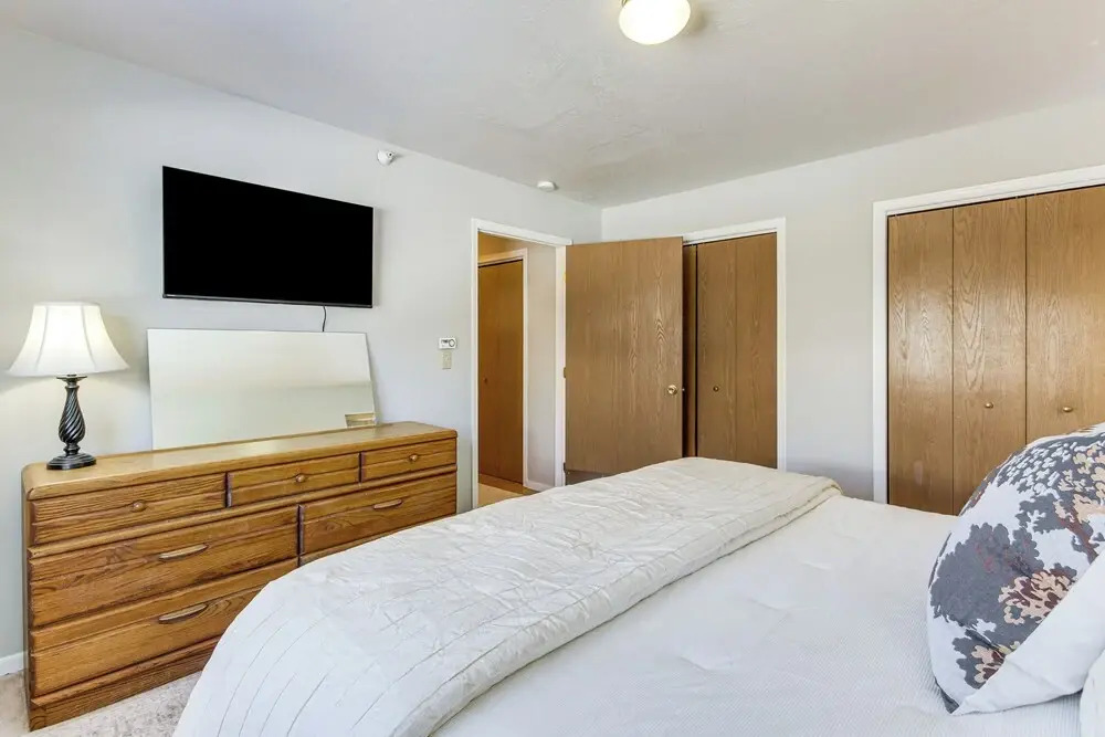< 1 Mi to Big Sky Resort: Quiet Mtn-view Retreat