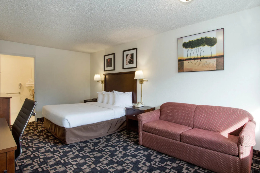 MorningGlory Inn & Suites