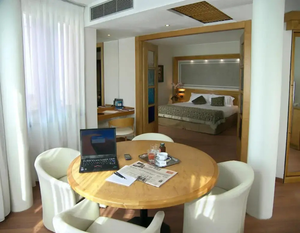 Hotel President