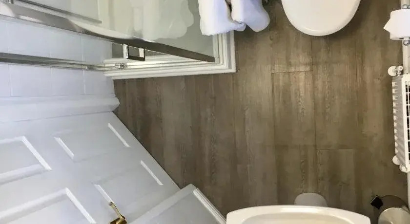 City Centre Luxury Holiday House with Outdoor Bath and Parking