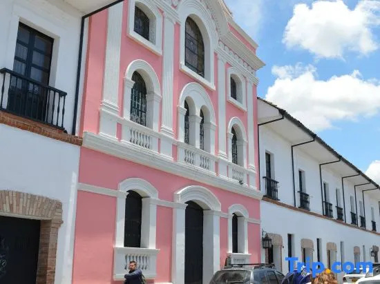 H6 Exceptional Location near the Historic Center