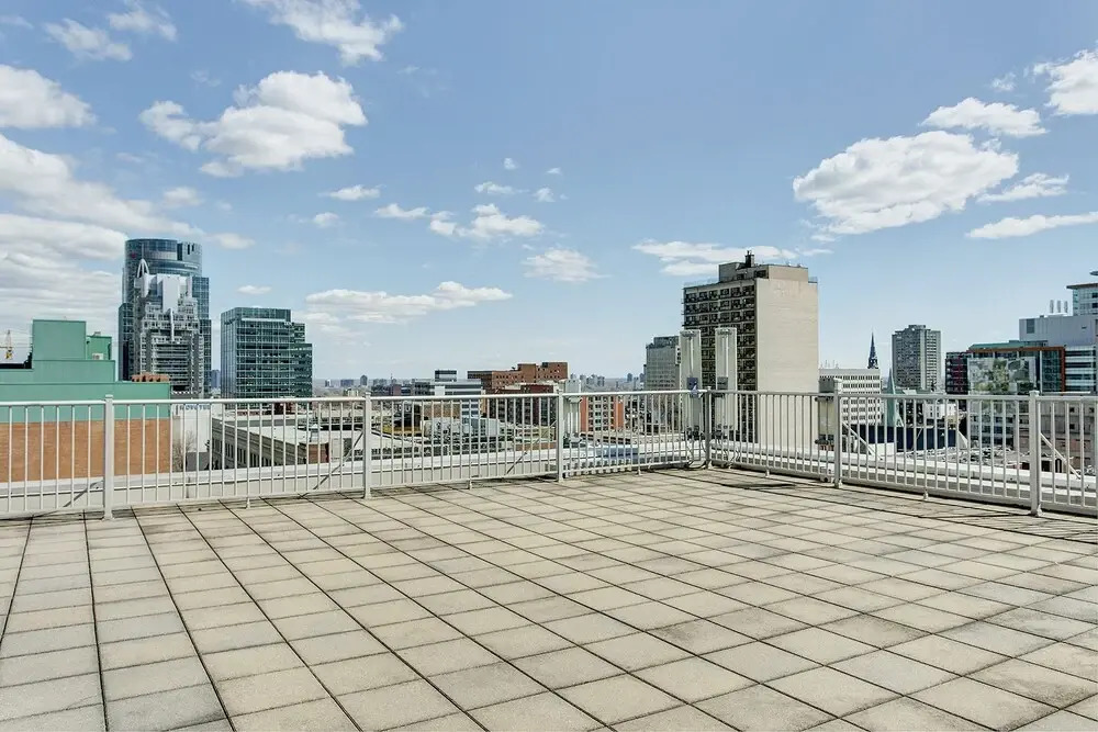 Downtown Condos on De La Montagne by Hometrotting