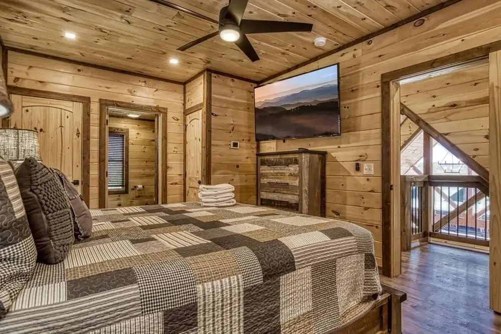 Ern866 - Ole Smoky 3 Bedroom Cabin by RedAwning