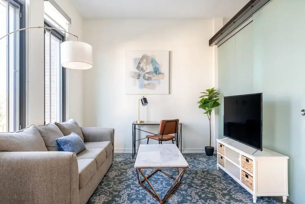 Kasa Welcoming 1 BD Amenity Access Alexandria
