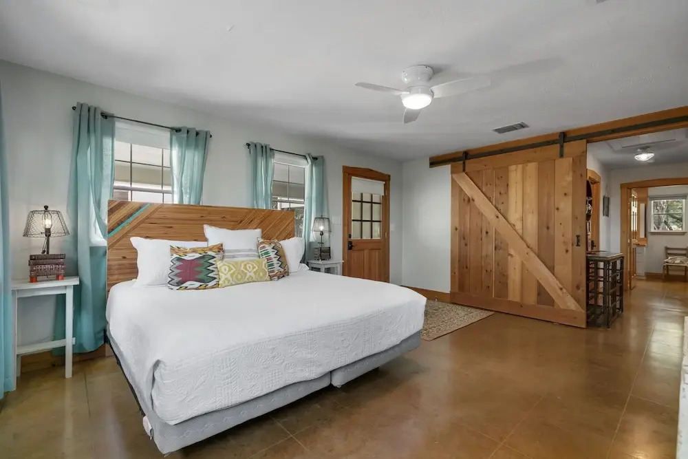 New! Gorgeous Home W/grill&views!