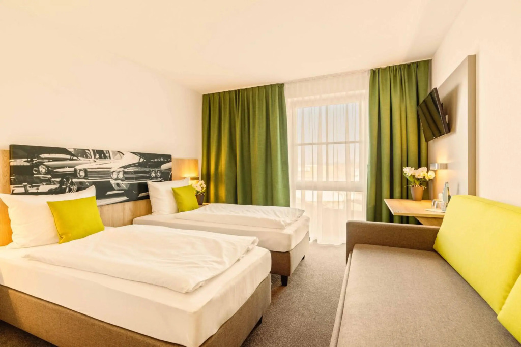 Highway Hotel
