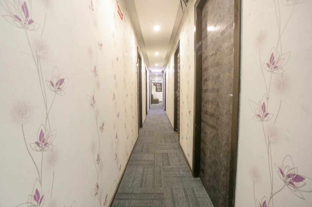 OYO 76149 Hotel Grand Inn