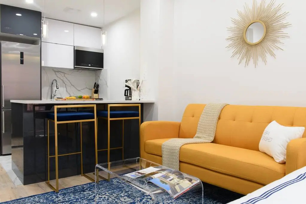 1597-9 Renovated Studio Prime UES WD in Unit