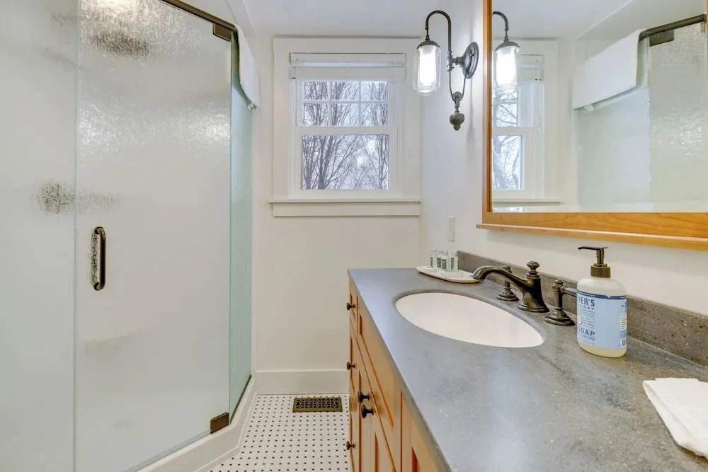 Cozy Wolfeboro Home w/ Private Deck: 1 Mi to Lake
