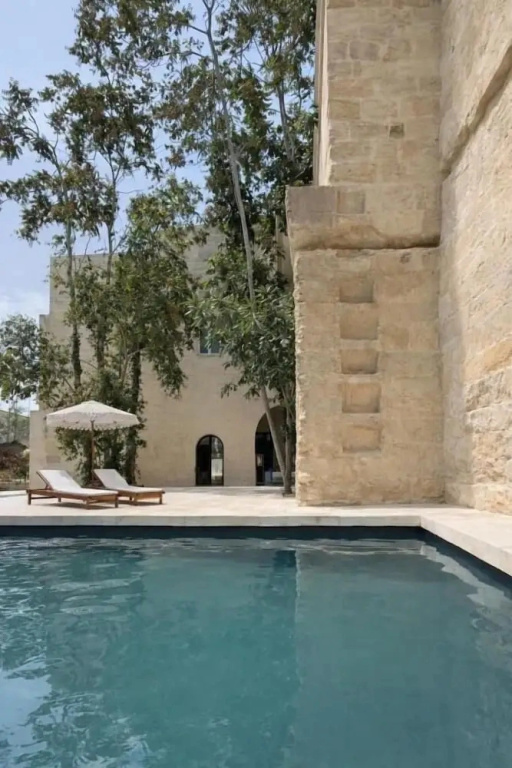 CAVA Urban Relais & Pool