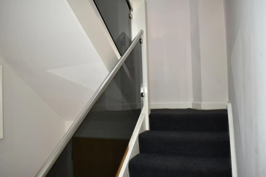 Chelsea Bridge Apartments