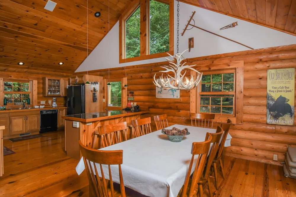 Old Bruin's Den 4 Bedroom House