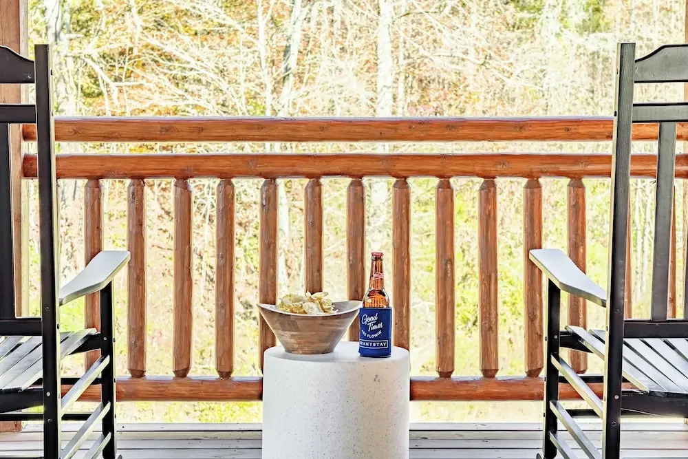 Daybreak by Avantstay Sleeps 18 Cabin + Pool/spa