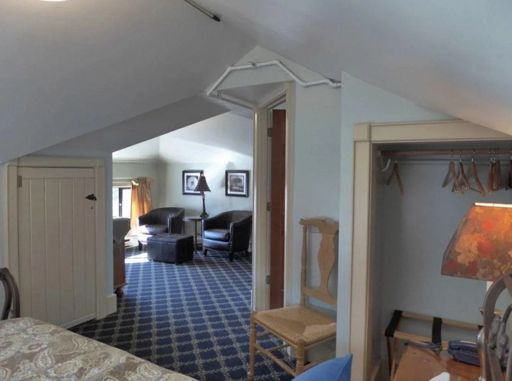 Goldsmiths Riverfront Inn