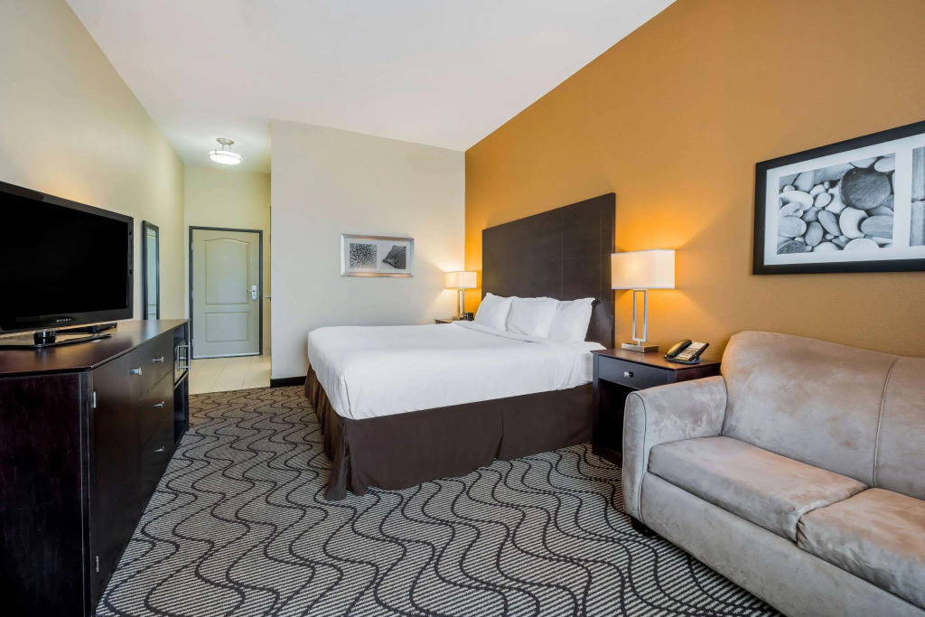 La Quinta by Wyndham Marshall