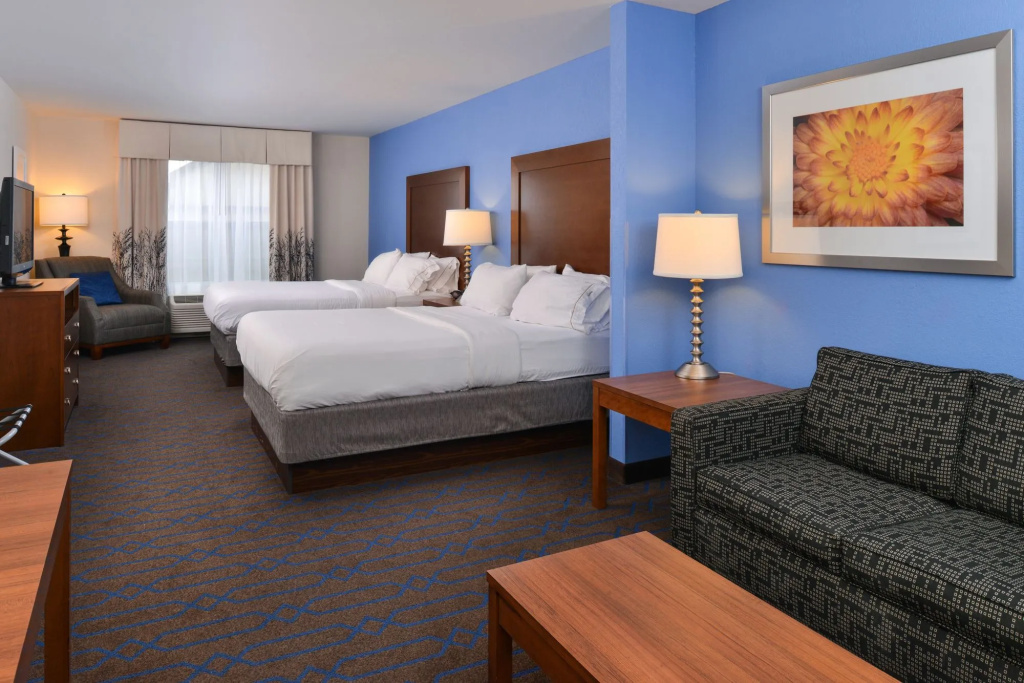 Holiday Inn Express & Suites Terre Haute by IHG