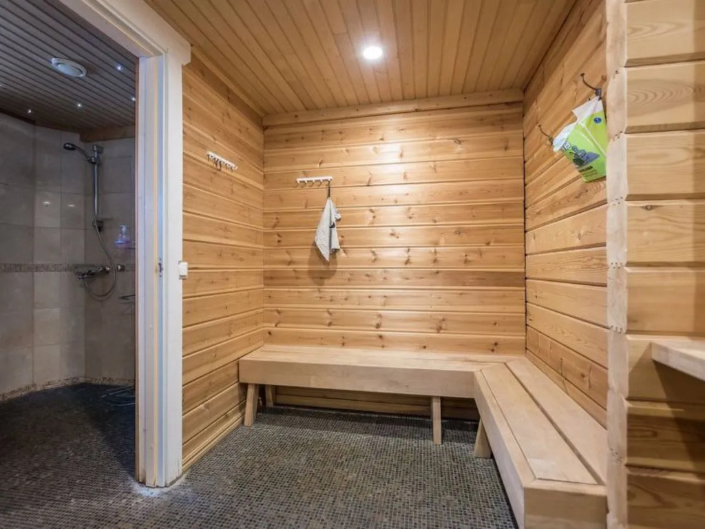 Uulanlinna b Paritalo Komula
