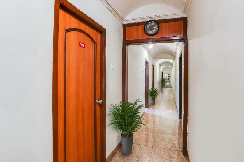 Capital O 61246 Hotel De Meridian