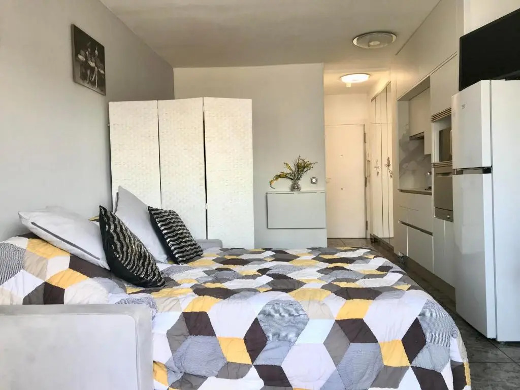 Estudio reformado con WIFI, terraza y piscina ''Internacional'' 125A - INMO22