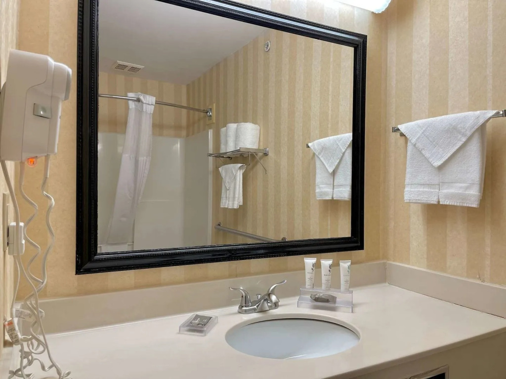 Holiday Inn Express & Suites Zion by IHG