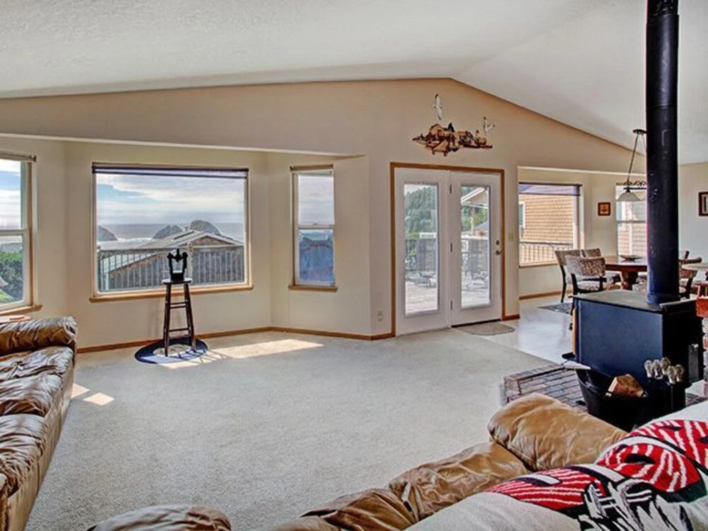 Oceanside Perch 3 Br home by RedAwning