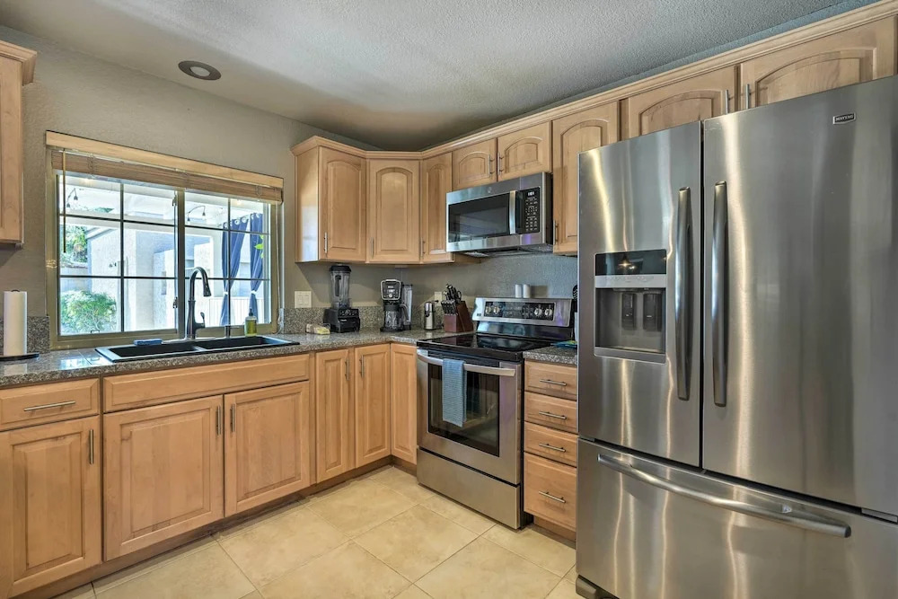 Near Golf! Snowbird Poolside Escape in Scottsdale