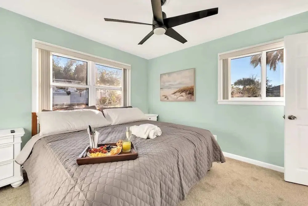 3 Blocks to Bay + Boat Parking + Renovated + 3 Bd