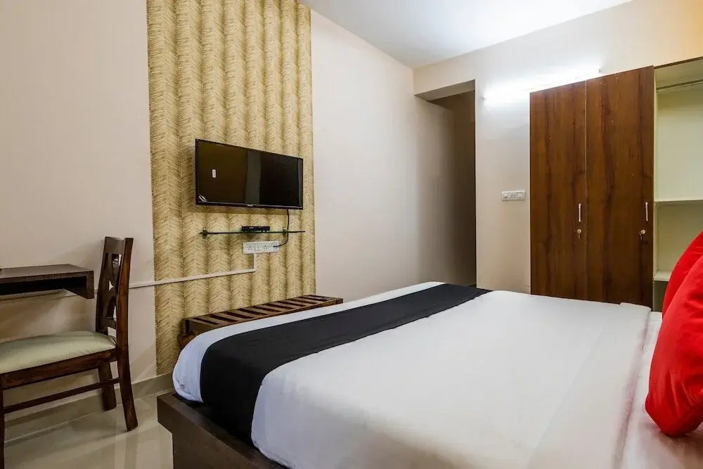 I Cloud Suites by OYO Rooms