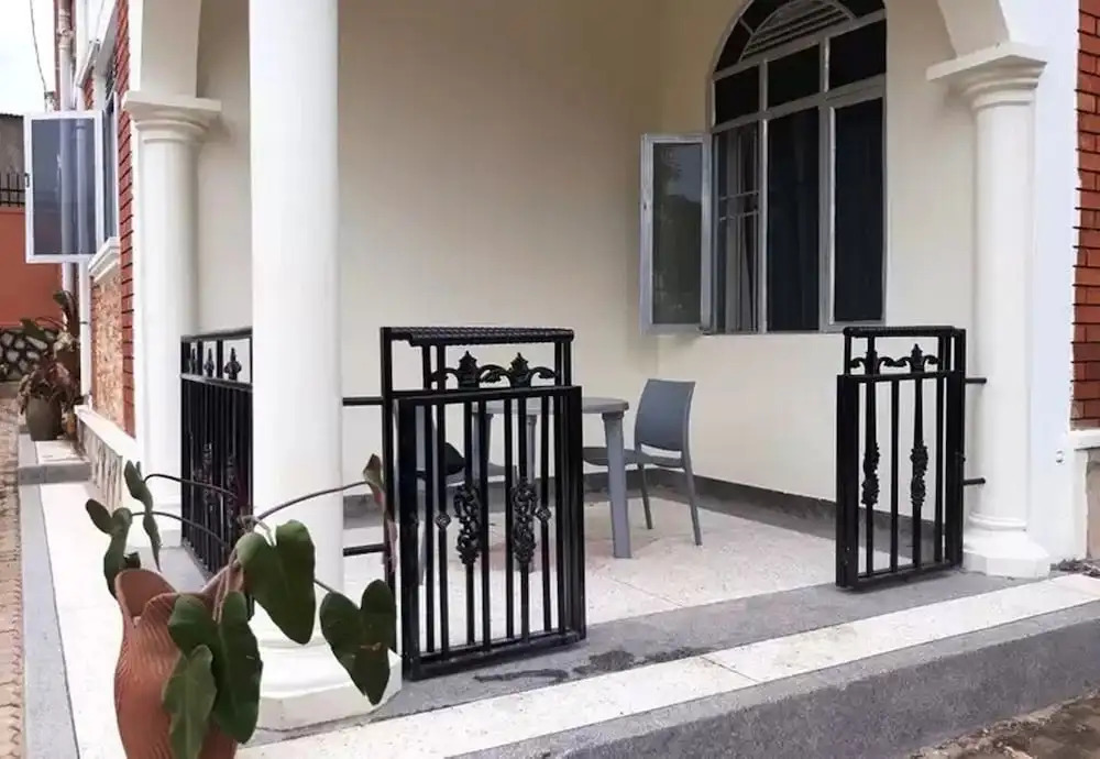 Emra Hotel