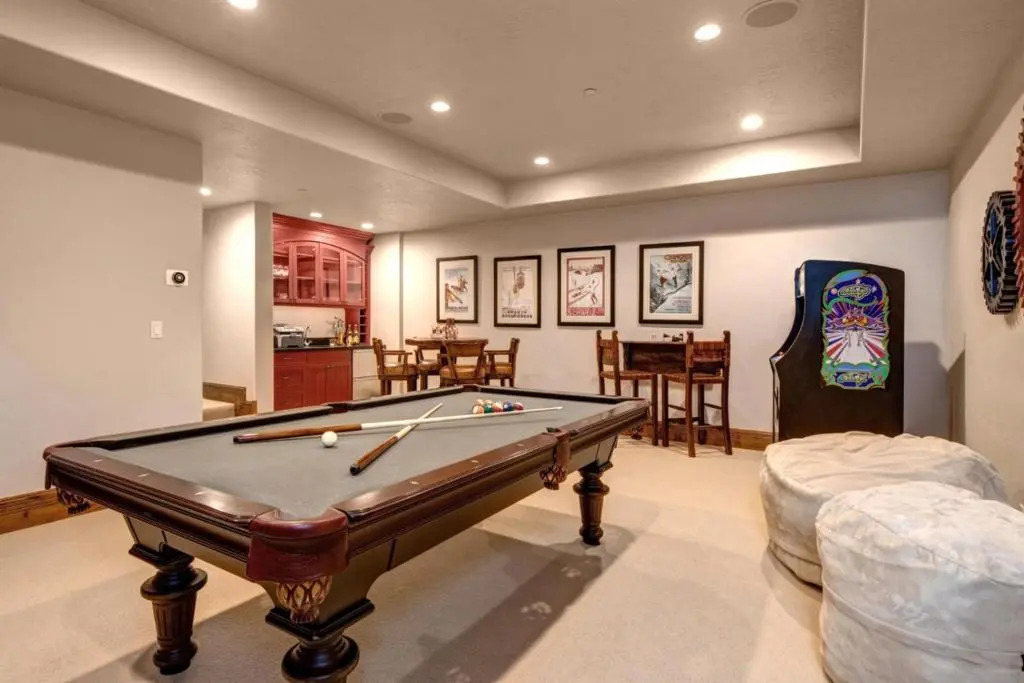 Lookout Drive 5 Bedrooms PLO-6599 by KBM