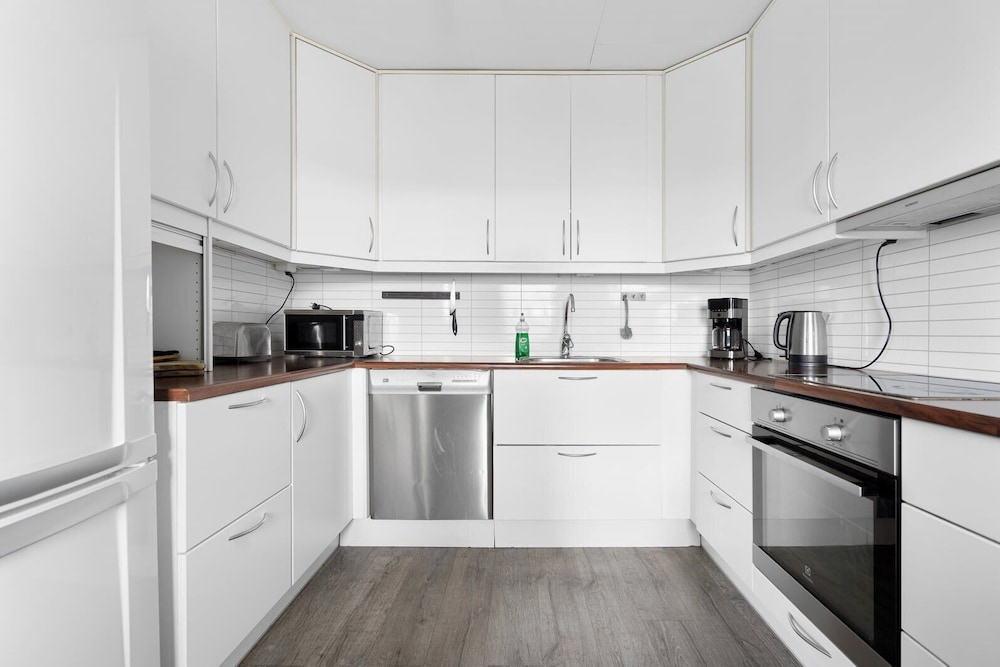 Lovely 4 Bedroom House With the View of Aurora