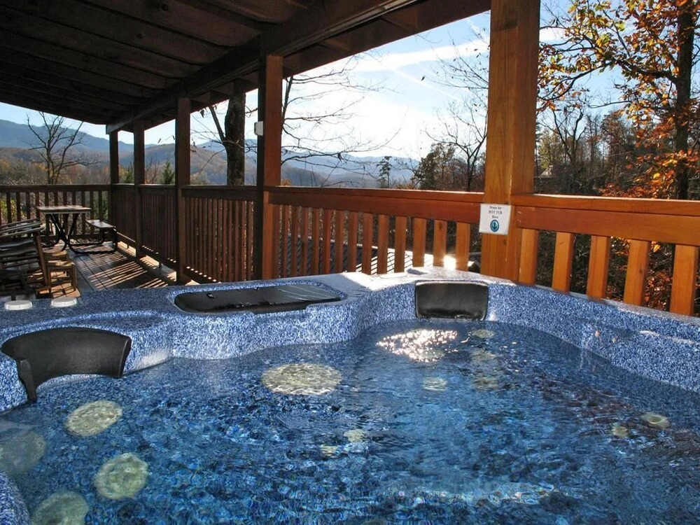Whisper Mountain 2 Bedroom Home with Hot Tub