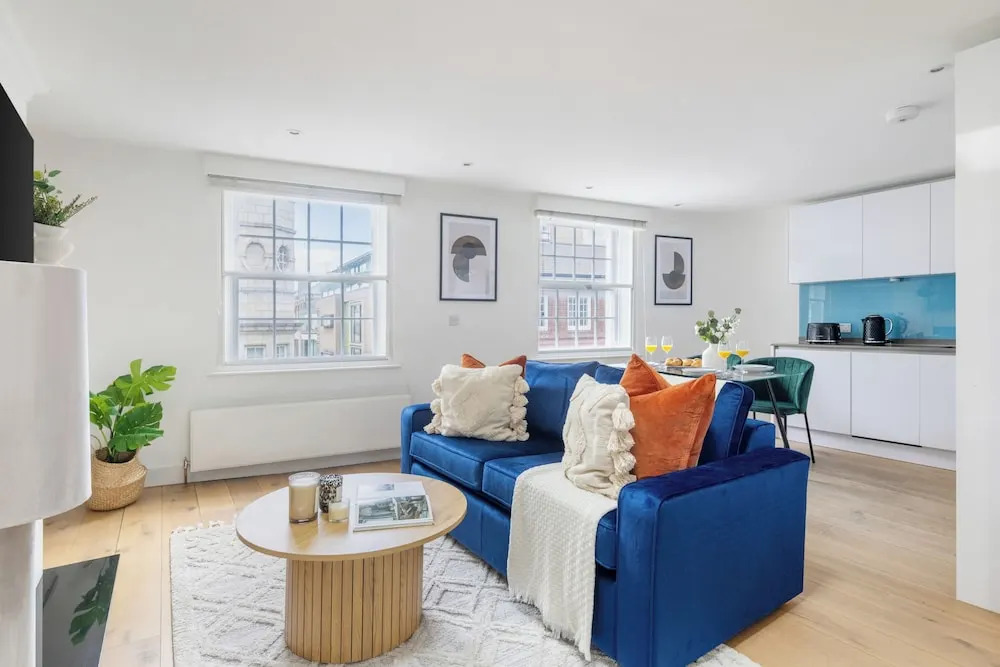 Stylish Soho 1BR Central